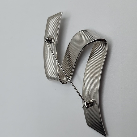 Vintage Monet Modernist Ribbon Oversized Shiny Silver Tone Vintage Brooch Pin - Picture 3 of 4